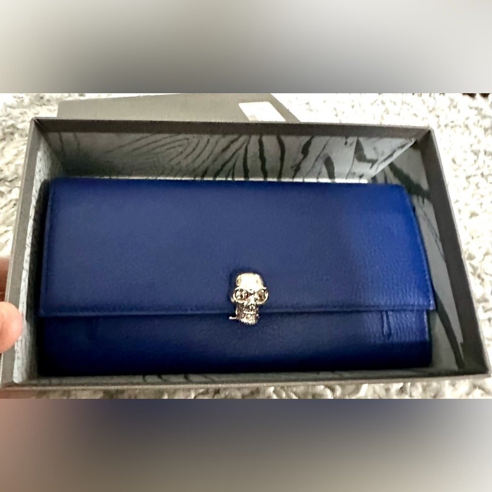 Alexander McQueen Skull Wallet on Chain Blue Leather Silver Hardware NWT - Picture 2 of 16